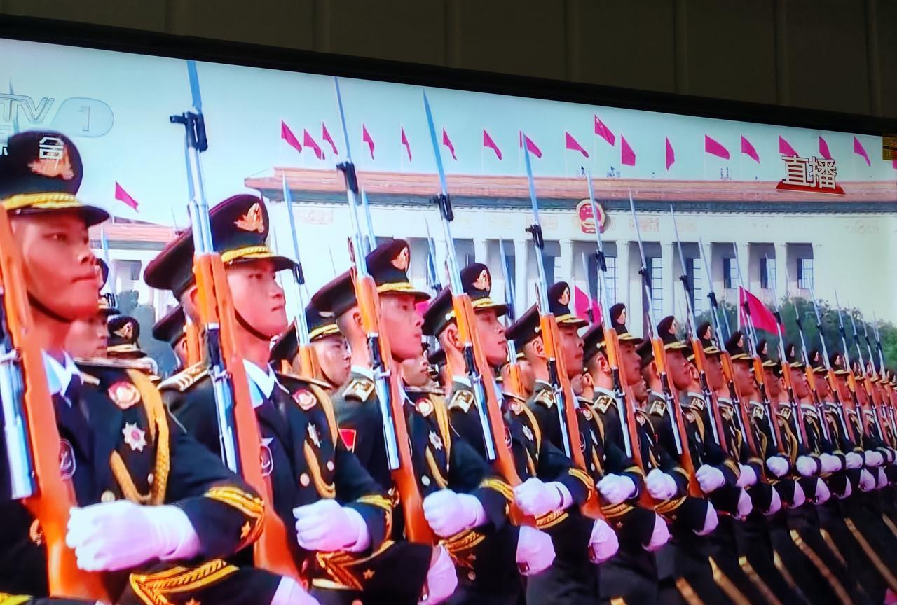 今天不谈生活，不谈娱乐我只想谈谈杨靖宇将军，刚看完阅兵仪式直播，其中就有杨靖宇