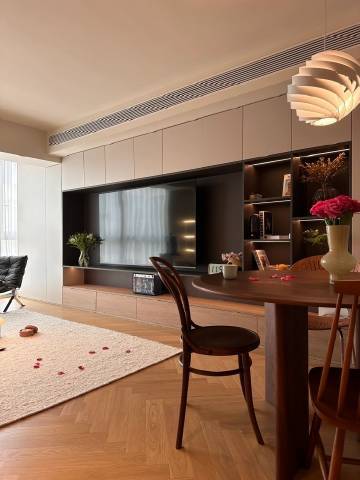 高级感的侘寂奶油风，135平三房两卫一厅。