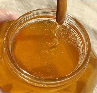 吃蜂蜜会发胖吗? 喝蜂蜜水有什么好处呢?