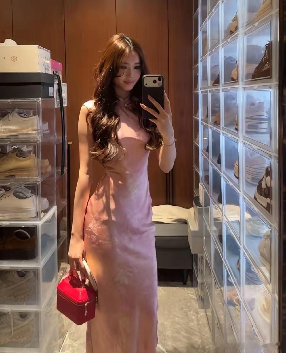 钟丽缇小女儿晒Jaden毕业合影，不舍姐姐去留学！有一说一，明星保养的真好，两个