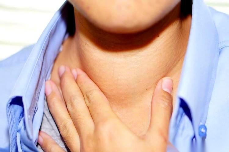 我一个朋友的妈，天天吃水煮西兰花、啃山楂片养生，结果脖子越来越粗，甲状腺吃出毛病