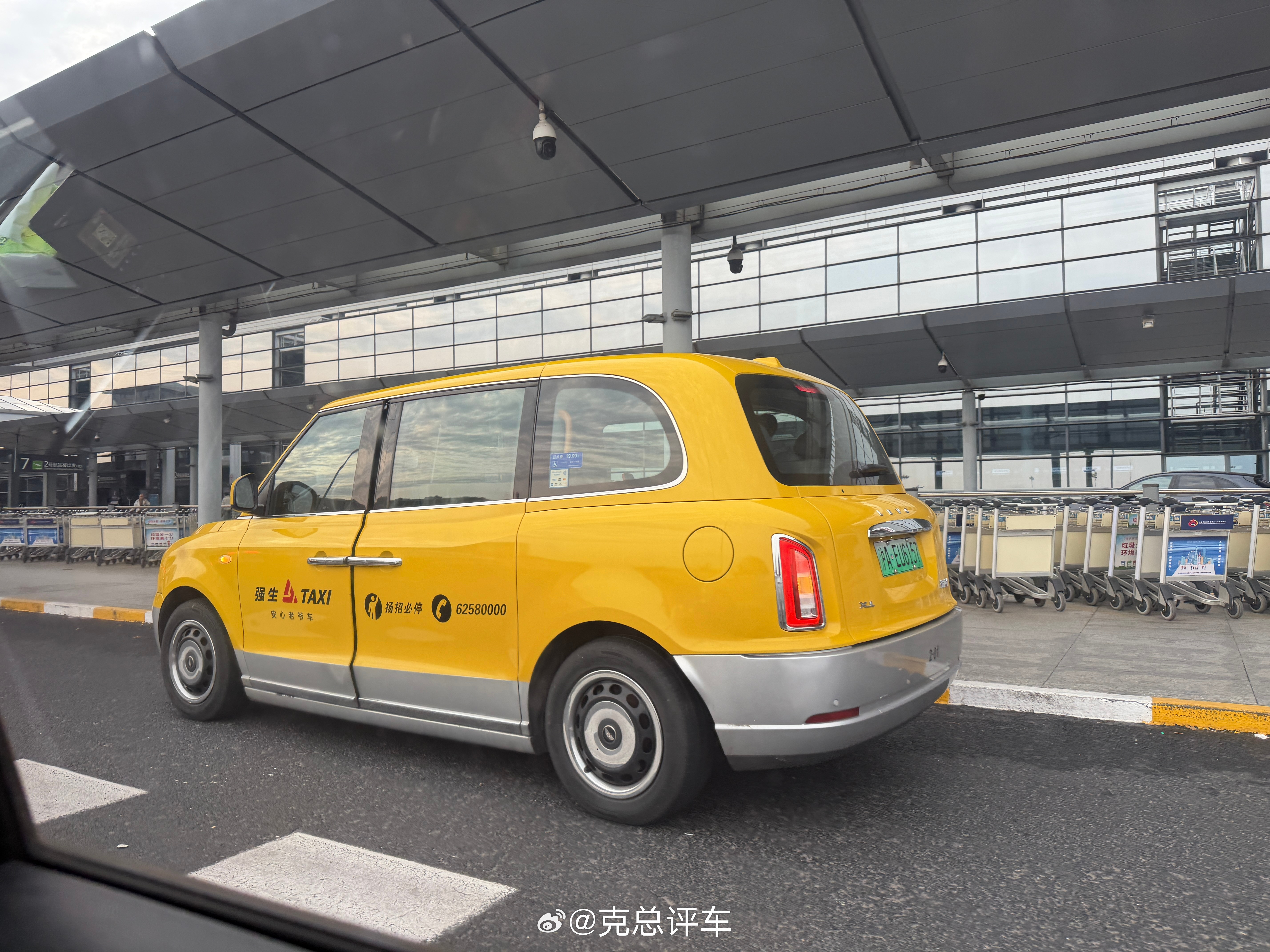 有故事的一台车一台出租车的历史演变：•2006：吉利入股锰铜，合资推英伦TX4