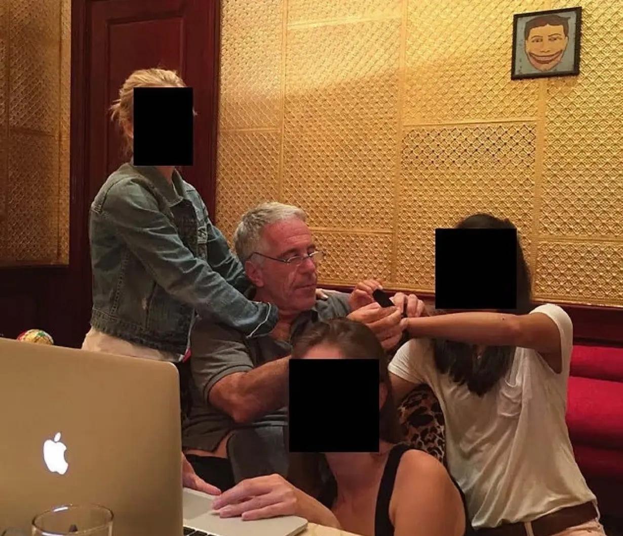 300万页资料，2000多段视频，展示了灯塔国权贵的兽性！暴露的这些政客，名人，