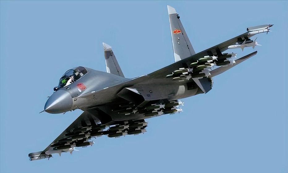 央视罕见公开，解放军兵棋推演，歼16遇上“老对手”日前，央视罕见曝光解放军进