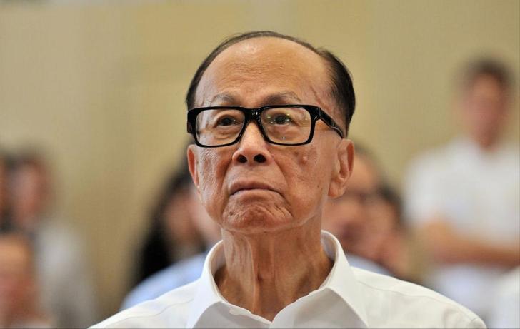 九十八岁李嘉诚又“被去世”了！假截图传得满天飞，同名股票竟跟着涨停，这背后到底谁