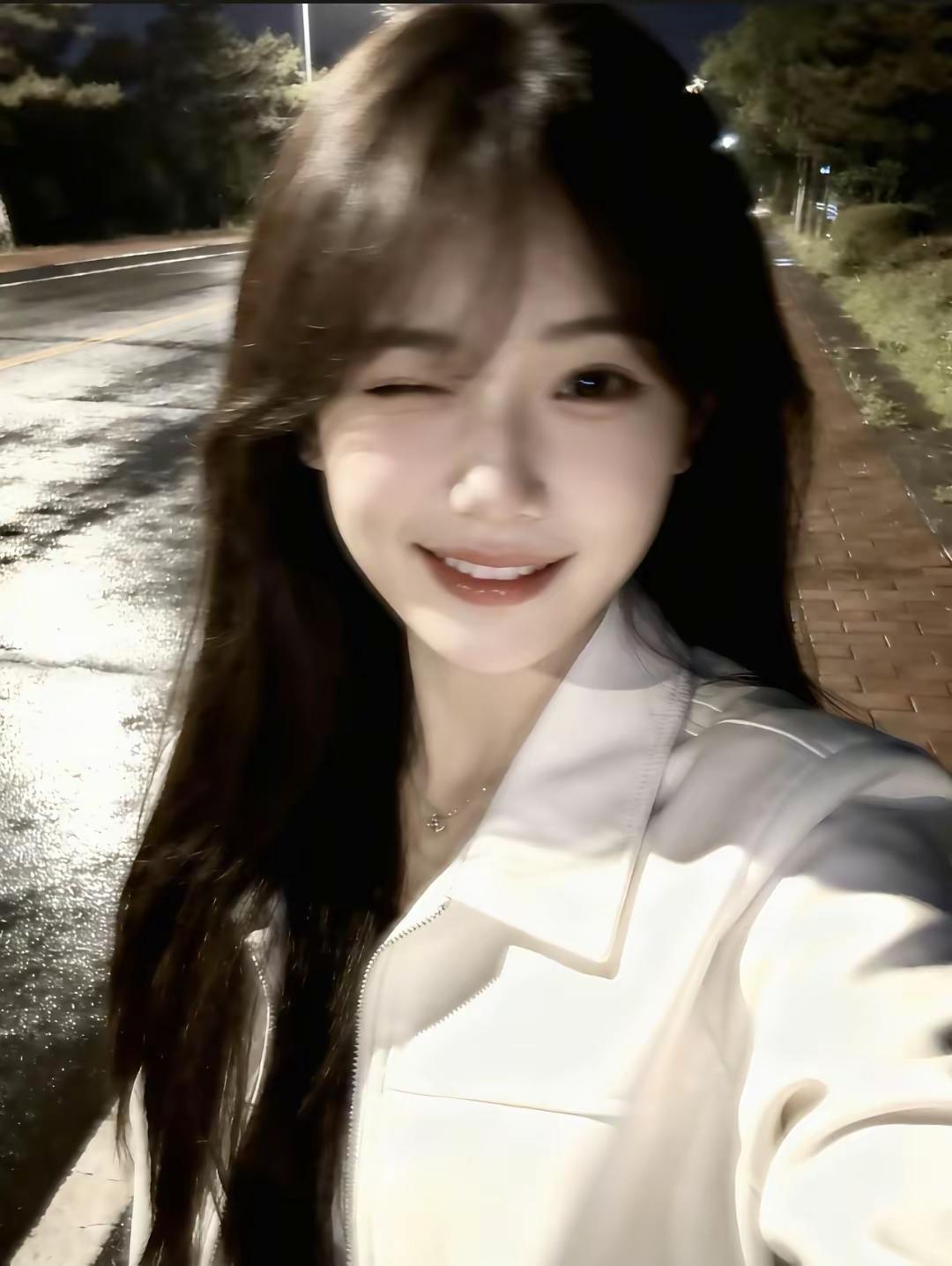 这个世界就是这样，真心的人永远在掉眼泪，也很廉价