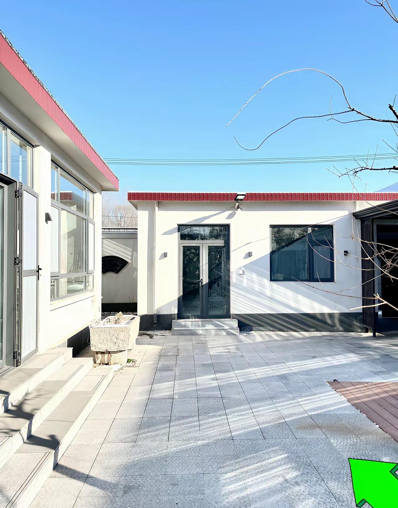 这次回老家，邻居又来问我卖房，这都第三次了！第一次给16万，这次涨到18万。农