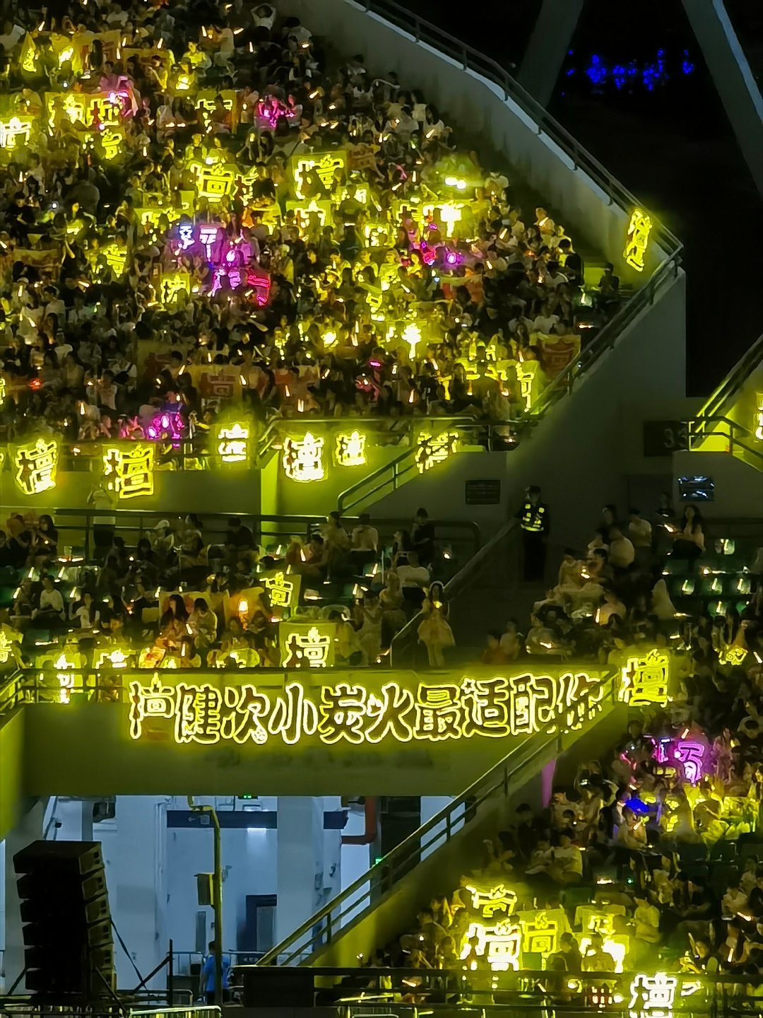 林俊杰檀健次就这个双强爽檀健次檀健次黄海挥手比心追星这场单向旅程不一定抵达终