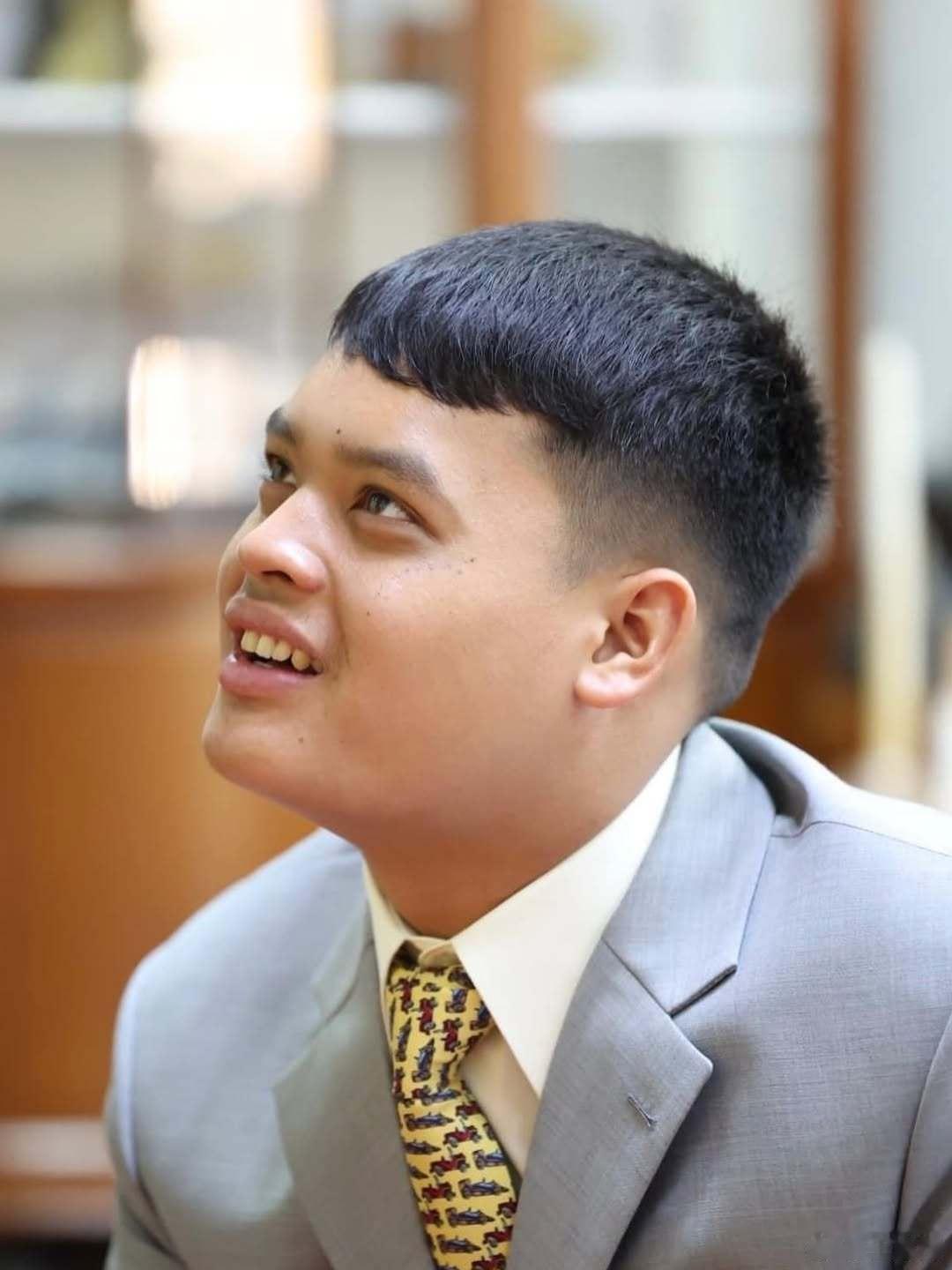 泰国王室🇹🇭4月29日，提帮功王子21岁生日快乐。DipangkornR