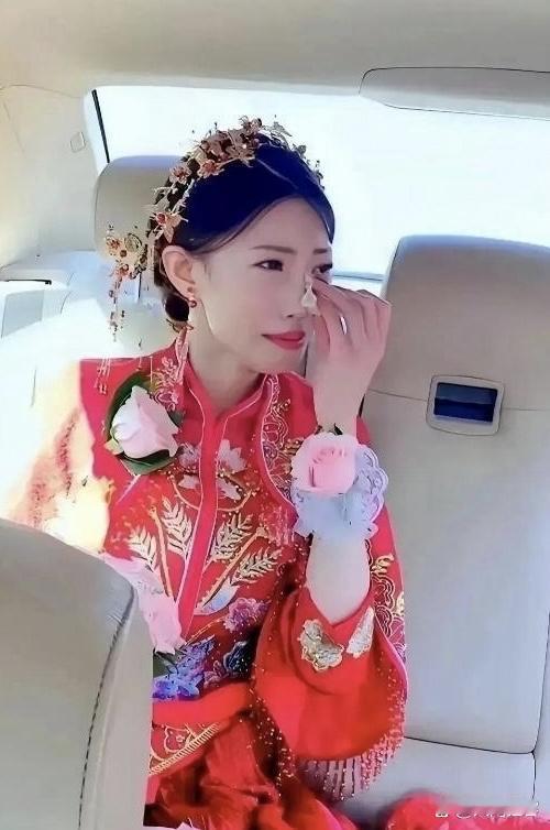 哈尔滨有个叫林婉晴的妞儿嫁到南京。婚礼那天，娘家50多口子自驾19辆车过来，住婆