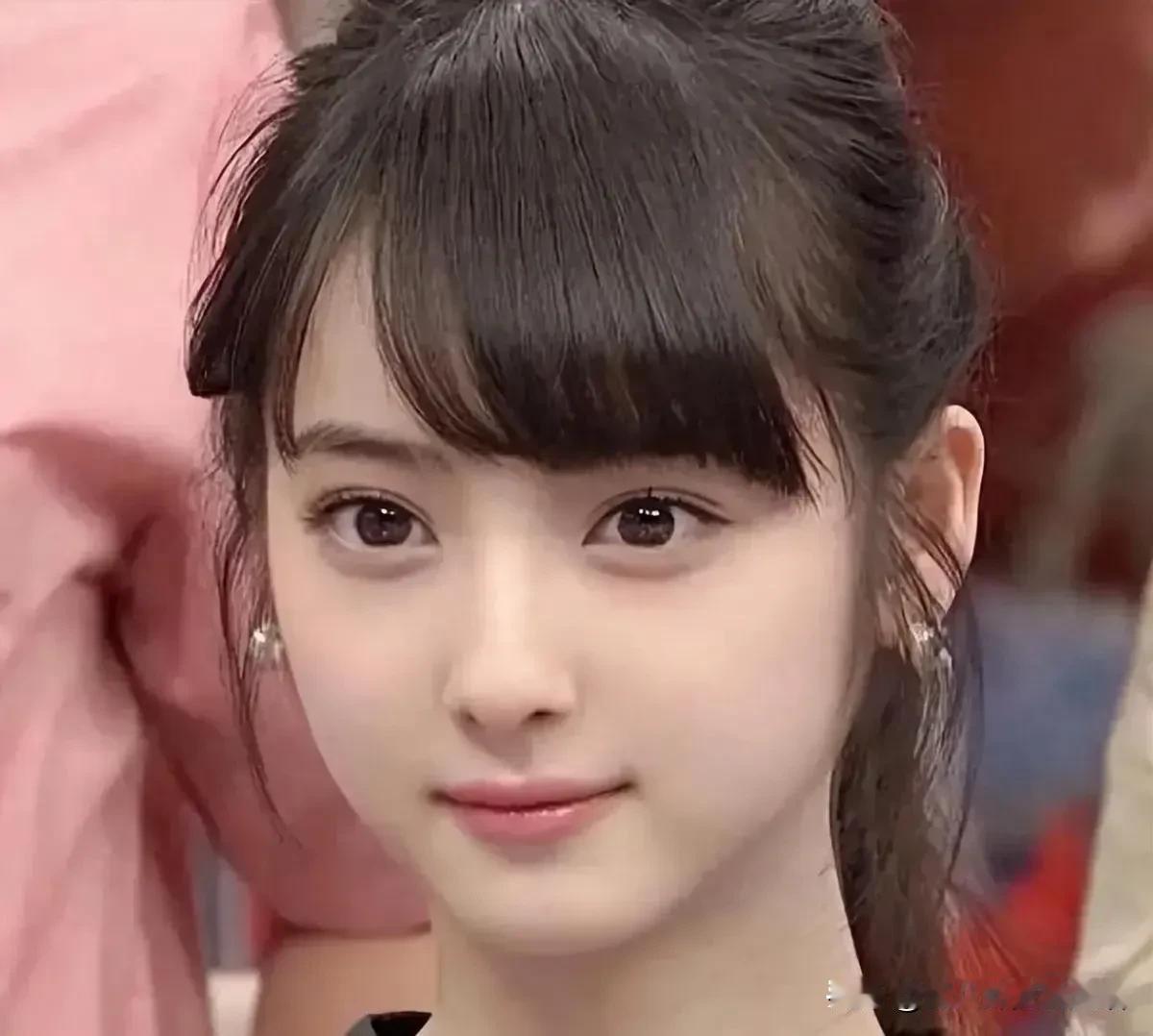 佐佐木希，曾经是日本女神一样的存在。嫁给了一位类似脱口秀这样的笑星，没成想却是
