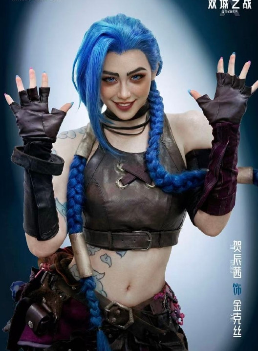 金克斯的选角太绝了，那种独有的不羁感和灵动萌感都被精准拿捏，一整个完美复刻动画形