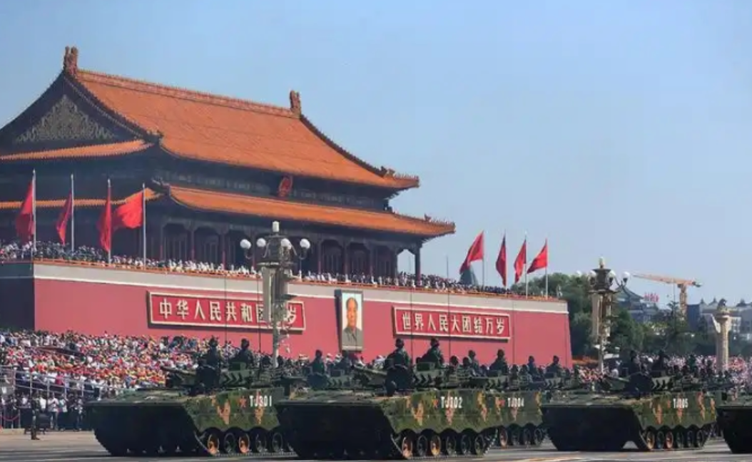 不得不佩服东大的智慧，今年的9.3胜利日阅兵，大大方方邀请国民党抗战老兵参加，直