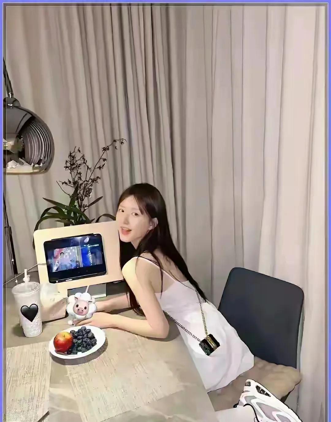 装修成赵露思这种风格的房子，得花多少钱？之前看赵露思在直播说，如果自己不当艺