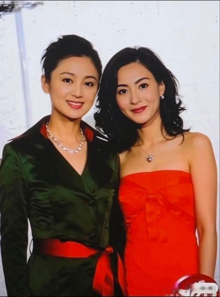 珍贵旧照！早期陈红与张柏芝同框，两大顶级美人相遇，各有各的风华，视觉冲击力十足。