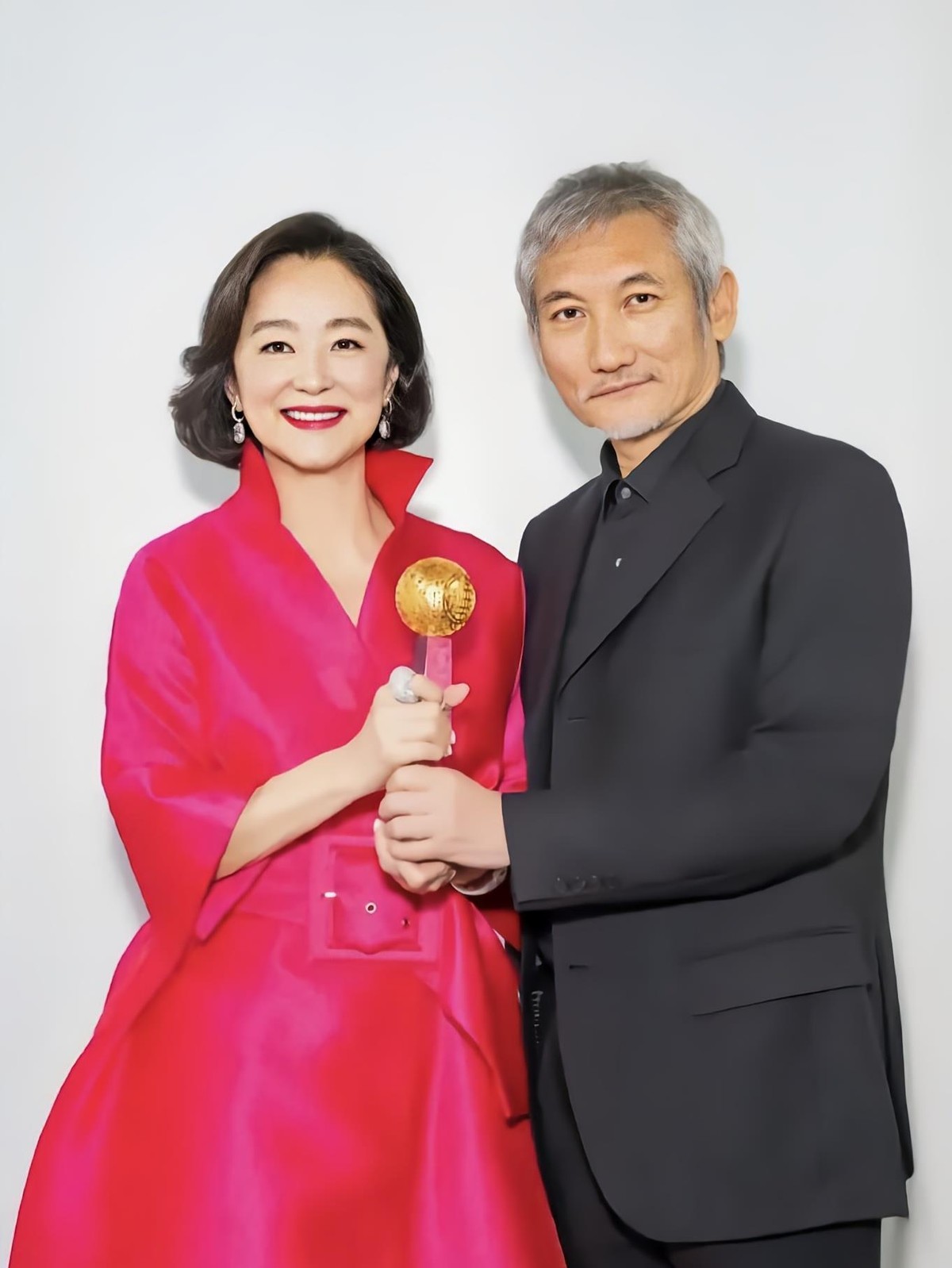 徐克亲口说，张柏芝什么都好，就是缺了点林青霞那种雌雄莫辨的英气，可转头又爆料自家孩子看着张柏芝照片喊