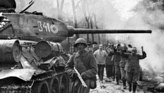 1944年，6万德军被十倍之数的苏联红军包围，苏军派人去劝降，没曾想，施特默尔曼