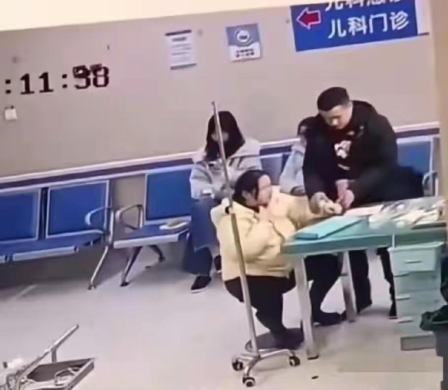 惨不忍睹！医院输液头孢不做皮试，4秒钟让患者丧命！2026年大年初四上午9时