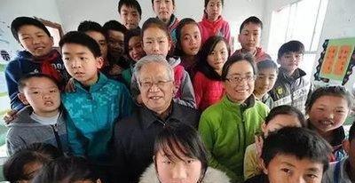 2005年，63岁的外交官朱敏才和妻子退休后神秘失踪，甚至连女儿也不知道他们在哪