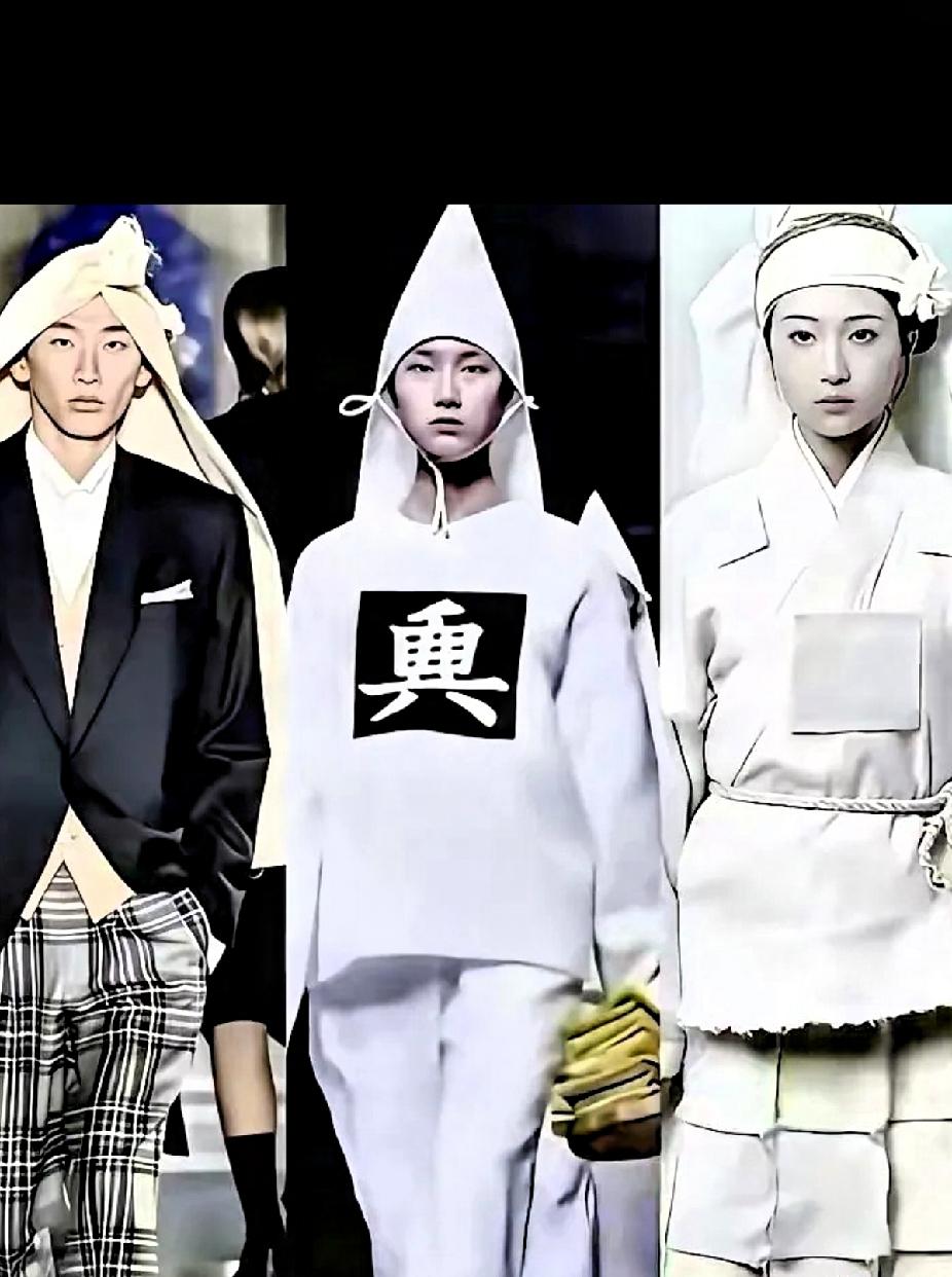 这几天网上误以为这三款服装是巴黎世家的新款！其实不是。这三款前卫的服装是日本著