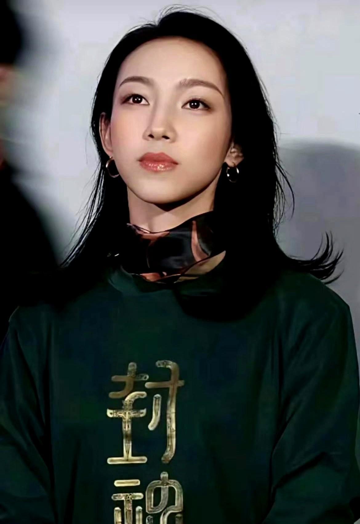 有一种预感，比起那尔那茜的翻车，最倒霉、最尴尬的绝对不是她本人，而是考研指导专家