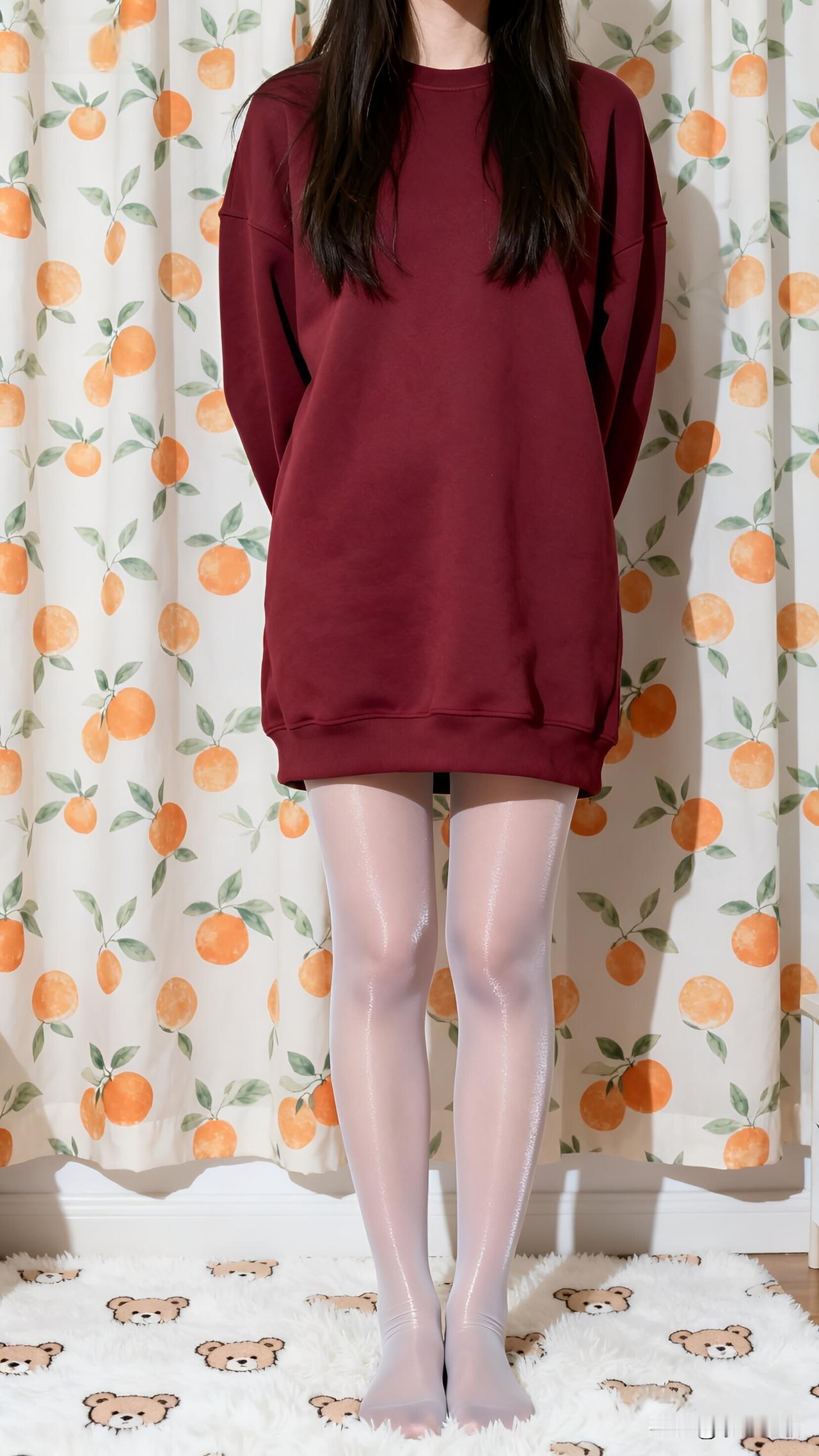 在家这么穿不过分吧！😆今天宅家懒得换衣服，随手抓了这件酒红色大卫衣就套上