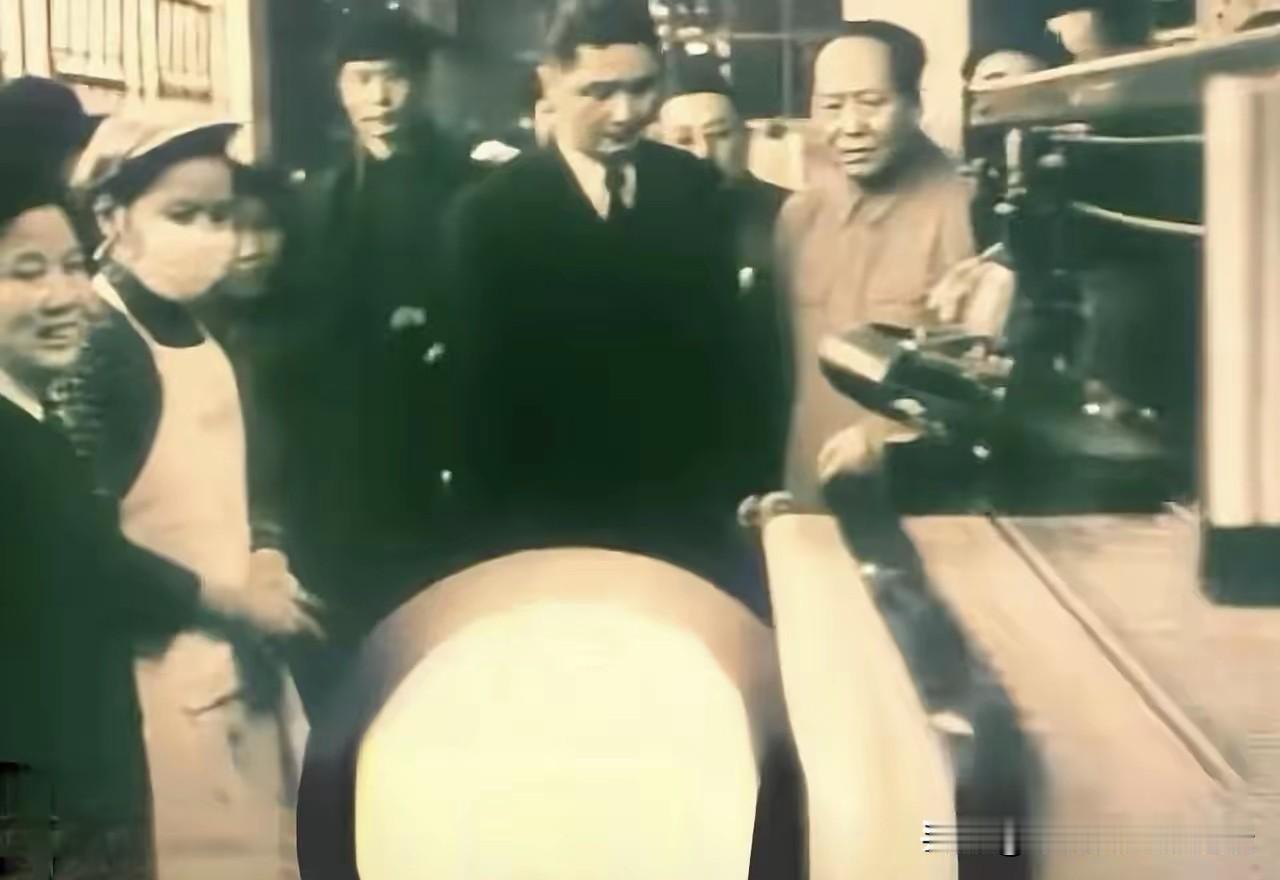 毛主席时期规定机关干部工作人员都要定期下基层参加劳动。[祈祷][祈祷][祈祷][