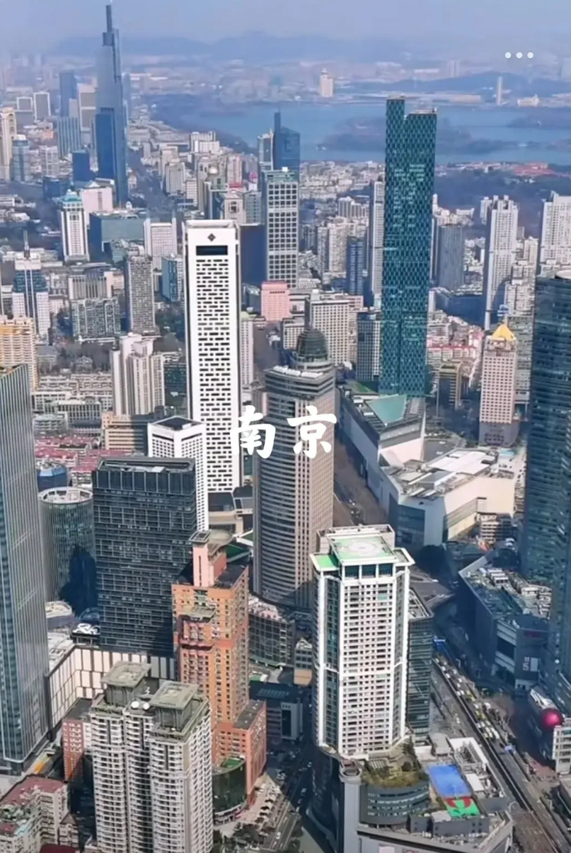 不得不承认南京的主城是非常繁华，南京的主城已经繁华到不能再繁华了。南京的主城已经