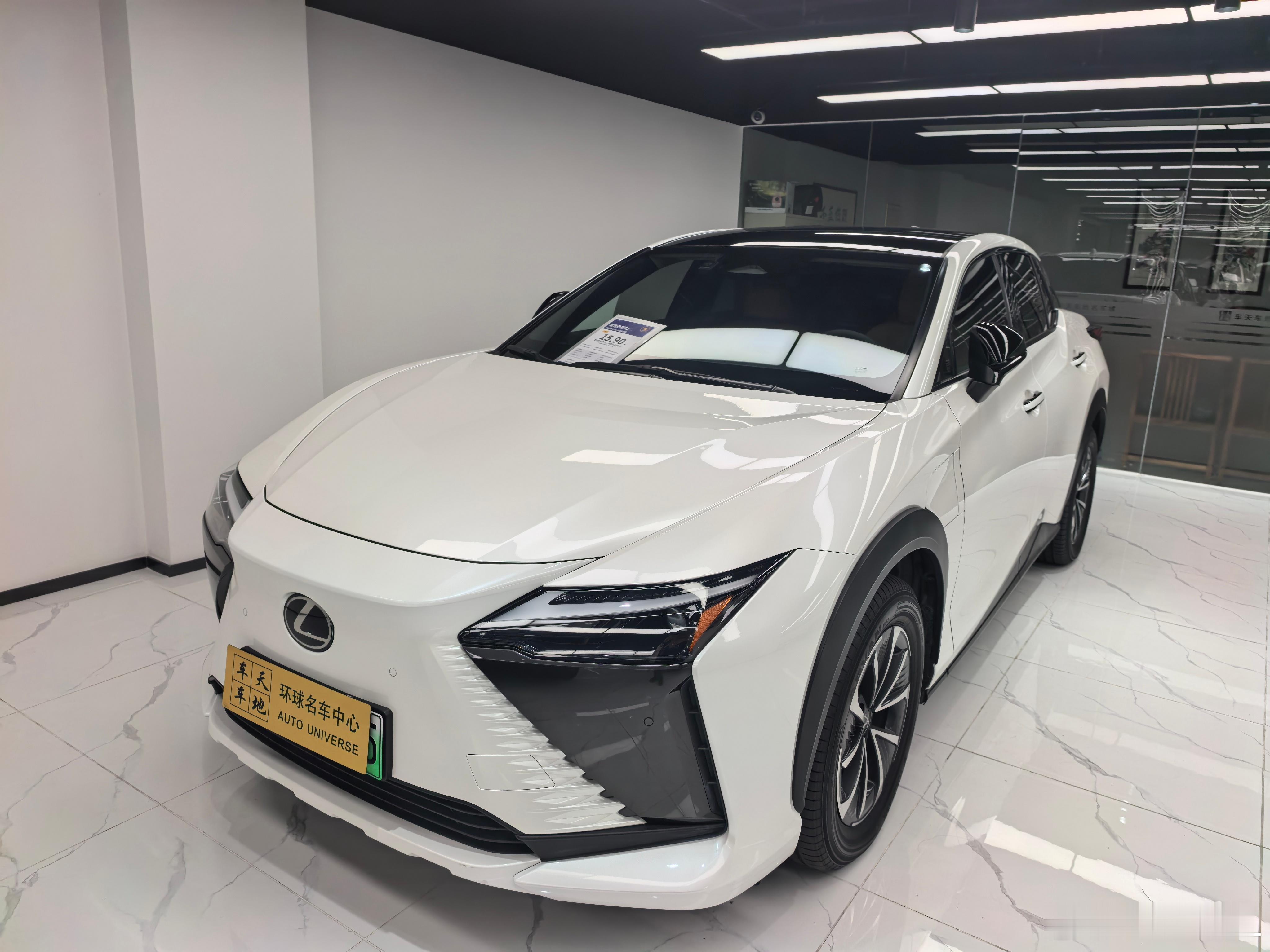 说点心里话。如果你不介意二手车，十几万的预算强烈建议你看看二手准新的传统豪华品牌