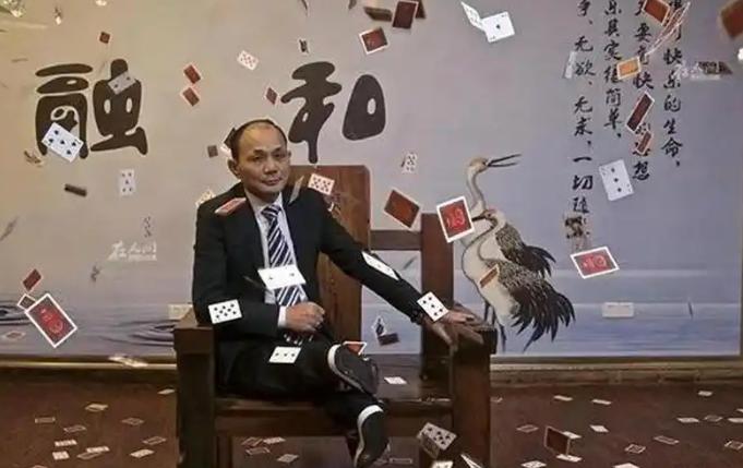1993年，尧建云揣着1000万去境外海域狂赌，牌桌上他照旧耍诈使手段，结果被电