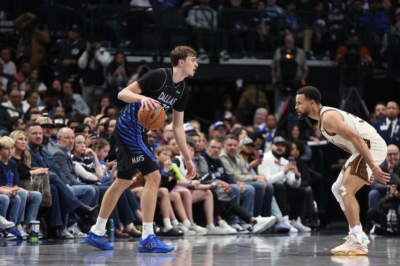 勇士赢什么附加赛啊！阿里纳斯谈到了勇士队，他认为勇士队应该要学去年的独行侠，赢