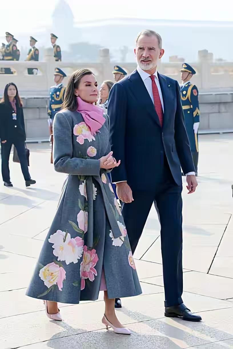 西班牙国王这一次访华对我们来说有特殊的意义，虽然西班牙也是侵略中国最早的一个