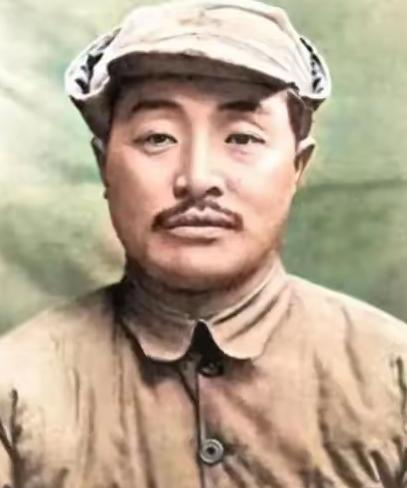 1939年，贺龙打算提拔自己的老部下担任旅长，上报之后，伟人却突然反问一句：那个