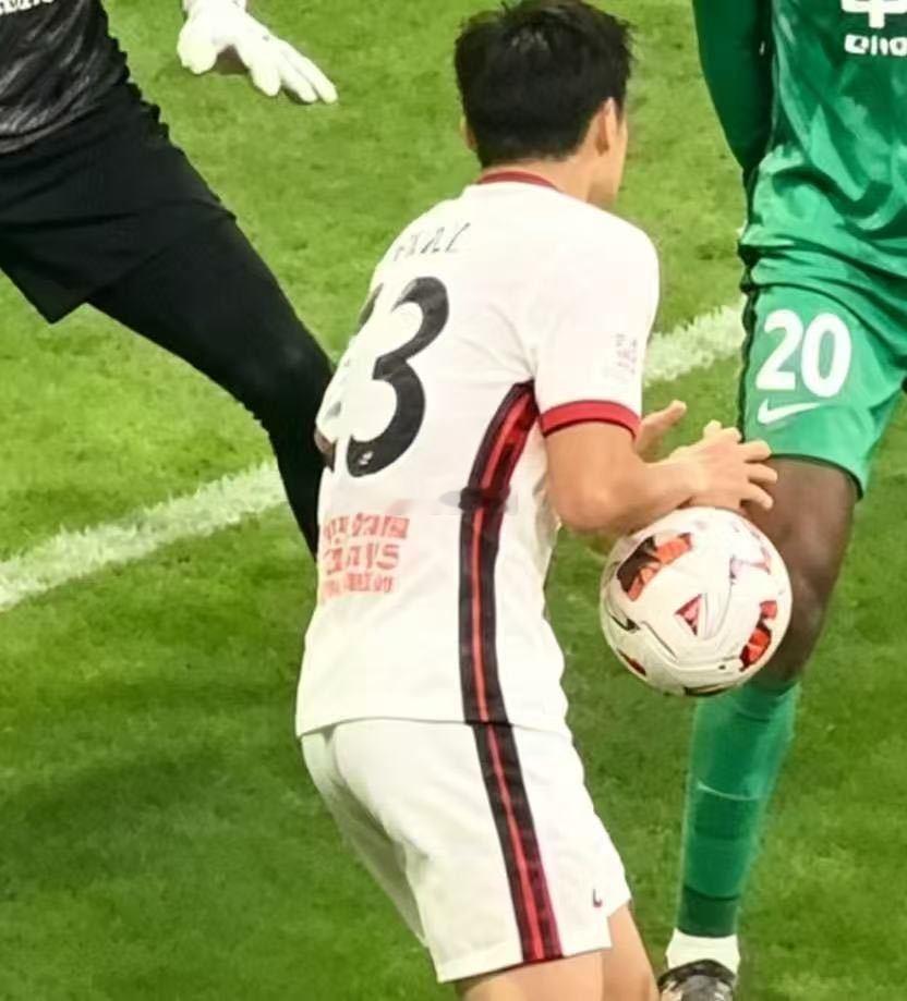 北京国安输掉本场京蓉之战，遭遇四轮不胜及两连败，5轮总战绩和排名也创下历史新低