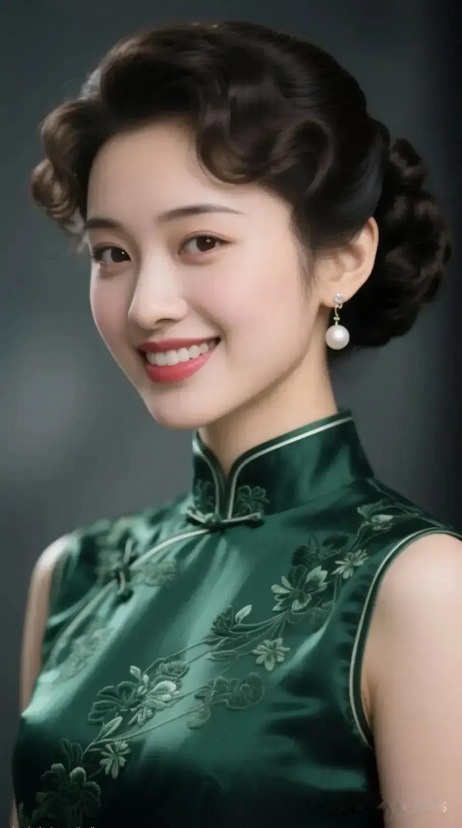 旗袍的魅力，尽显东方复古美女身韵，笑靥如花，从每一个角度看都满溢着东方...