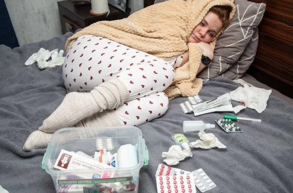 【💊据报道，俄罗斯人在感染甲型流感后出现大规模失明。】患病康复者常出现视力模糊