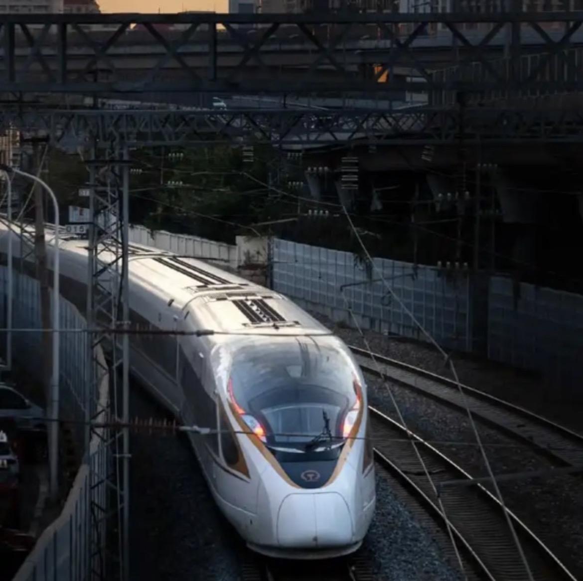 高铁疯抢十年窗口期：不拼命，就再无可能！你有没有发现，最近几年高铁修得跟下饺