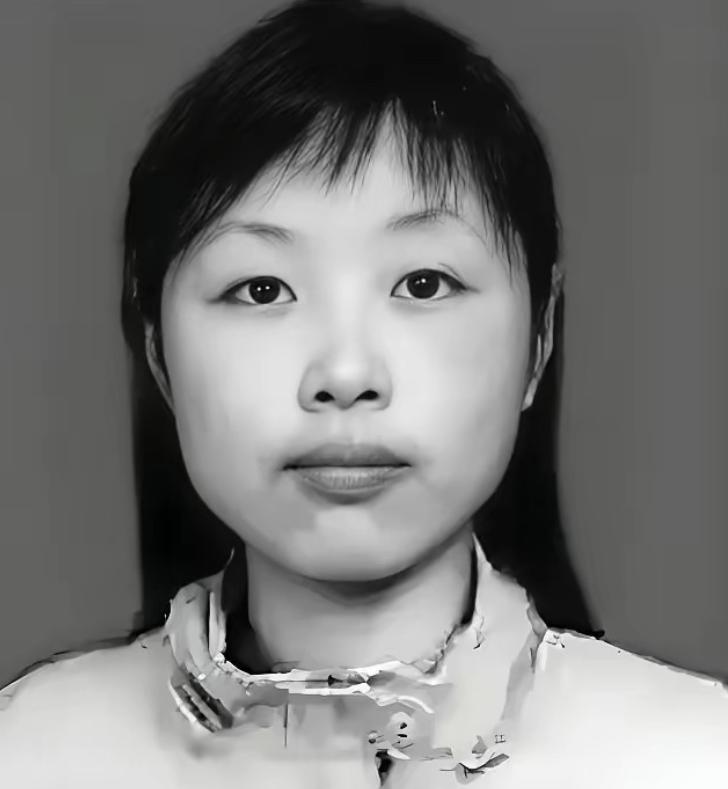 泪目！2008年5月12日下午2点28分，四川什邡市龙居小学，向倩正在六年级二班