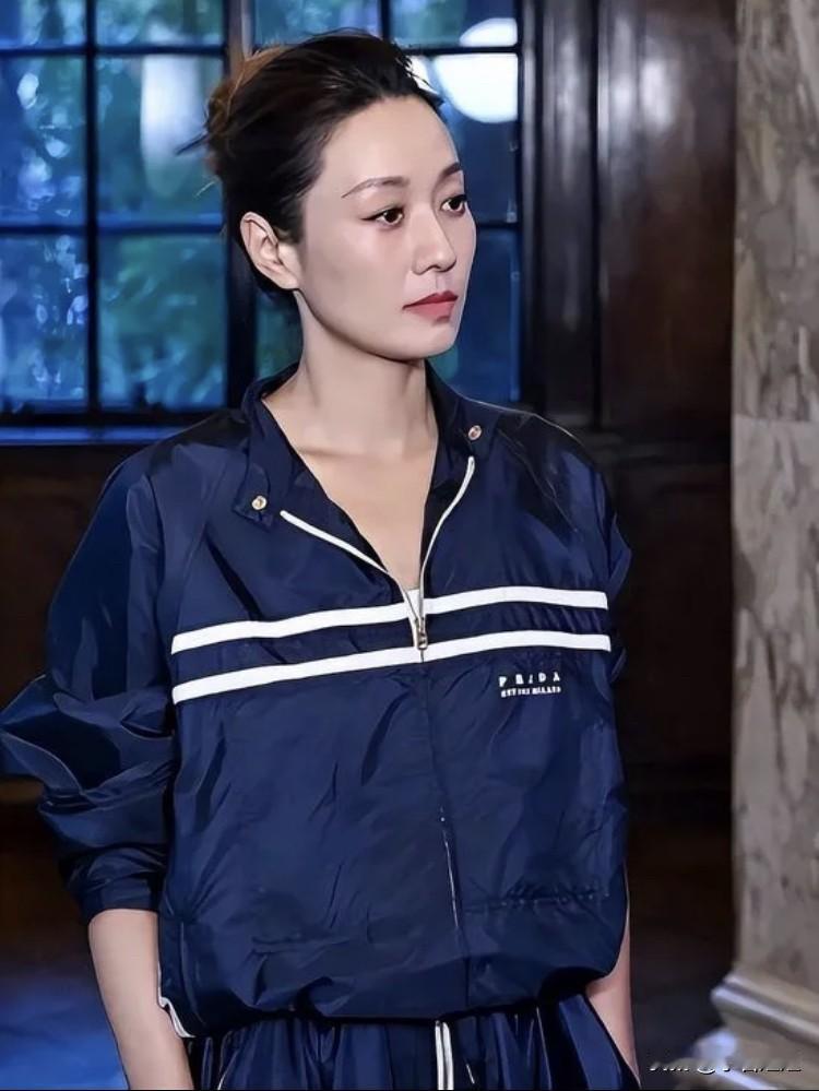 马伊琍估计自己都没想到，剪了近三十年的短发一留长，竟然直接“逆龄”成