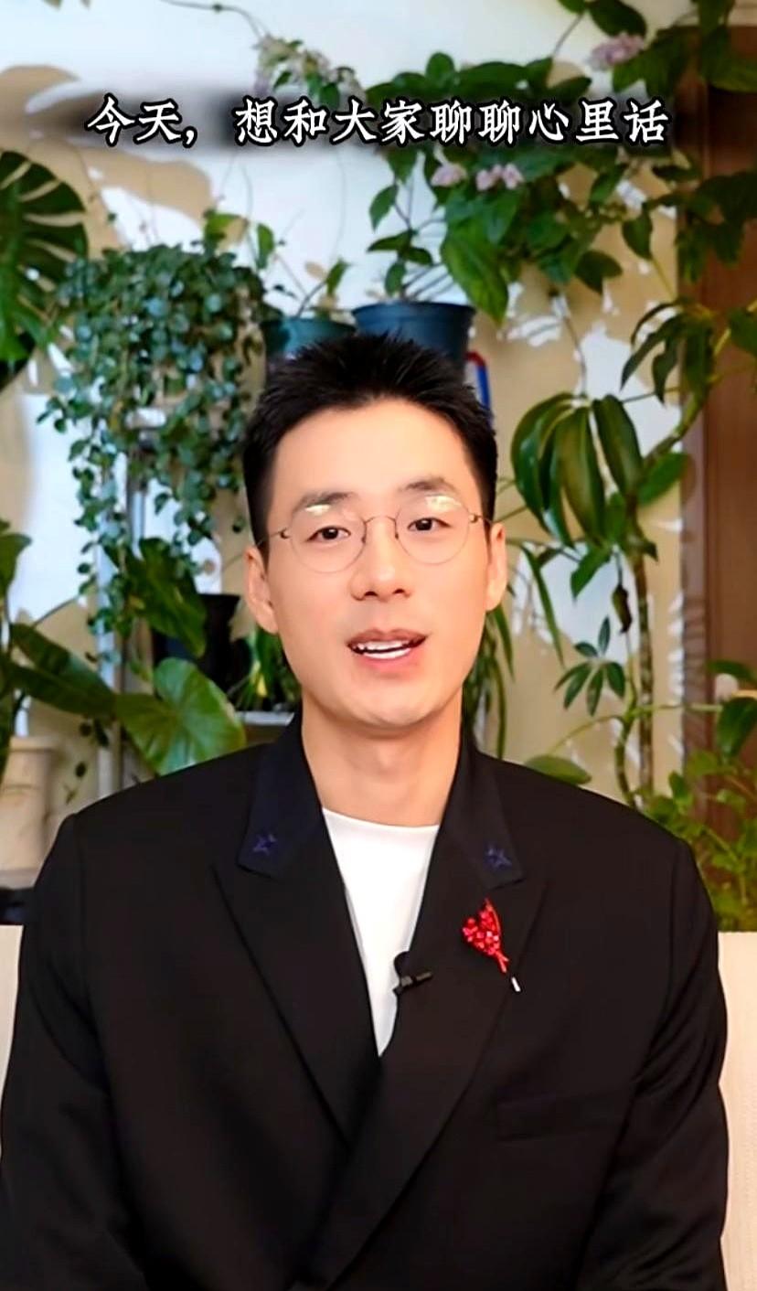顿顿亲口说了离开东方甄选的原因。他在东方甄选3年，为了做好直播的工作，大量读书