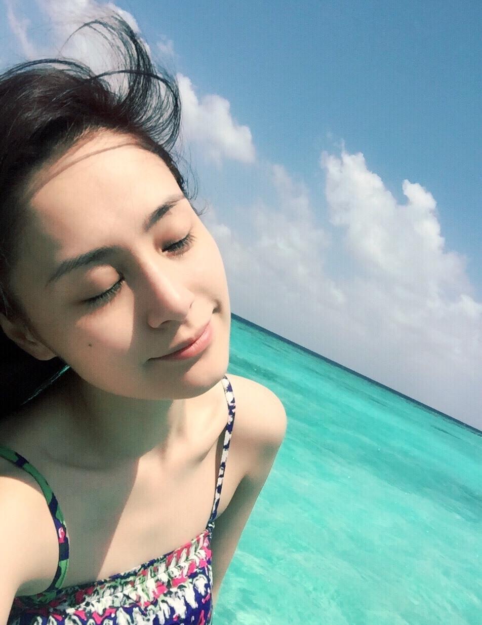阿娇真的让人有点可惜，她明明拥有绝世容颜，但是她的身材却非常一般，甚至可以