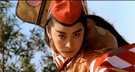 1992年，徐克不顾金庸老先生的反对，坚持用林青霞反串“东方不败”，因此，金庸生