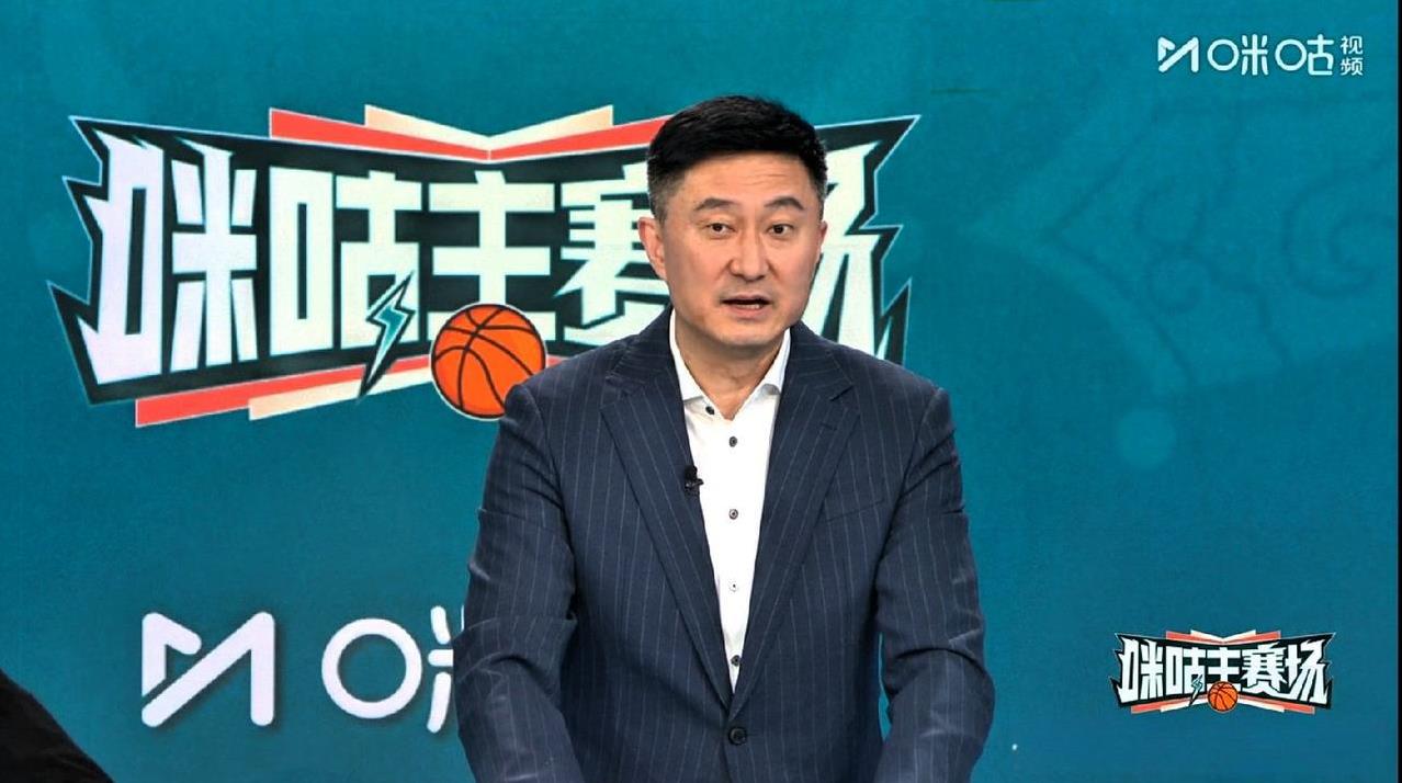 杜锋出乎意料，在咪咕解说安慰中国队：现代篮球20分不算什么！男篮三分哑火，下一阶