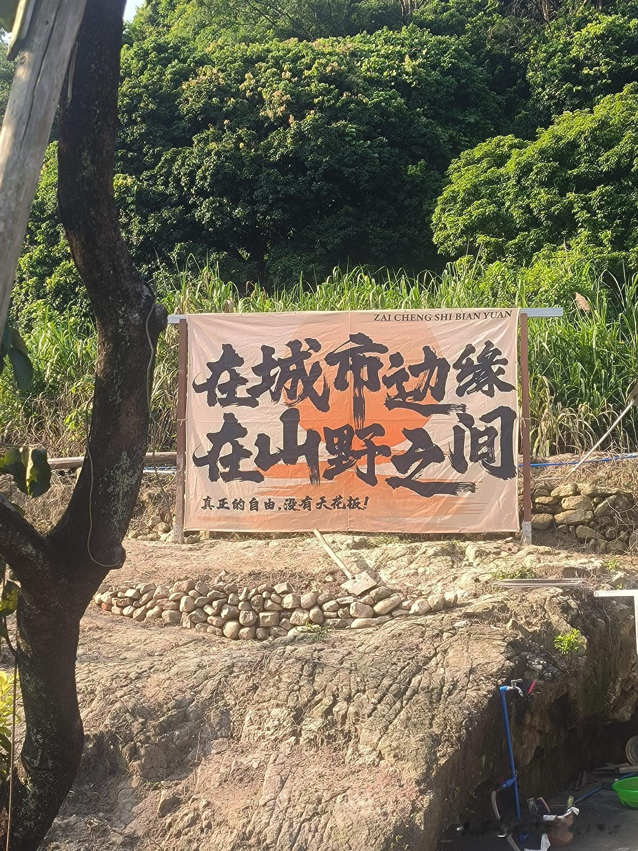近日，我的一位广州的朋友很是纠结，要不要去香港发展的纠结。是这样的，我这位朋