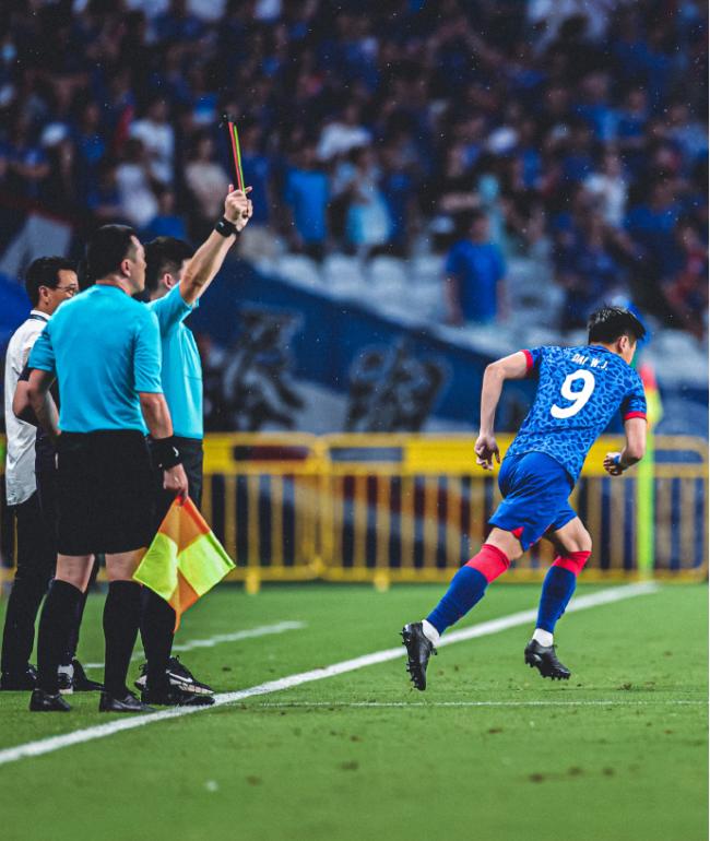 💥“金元足球泡沫破灭时，连豪门都要跪着捡碎银子！”💥2023年上海申花豪掷2