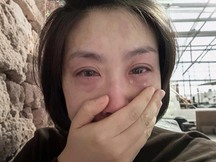 一顿400元海底捞彻底压垮单亲妈妈！崩溃哭诉，家里狗都过得比我好，必须分摊房租水