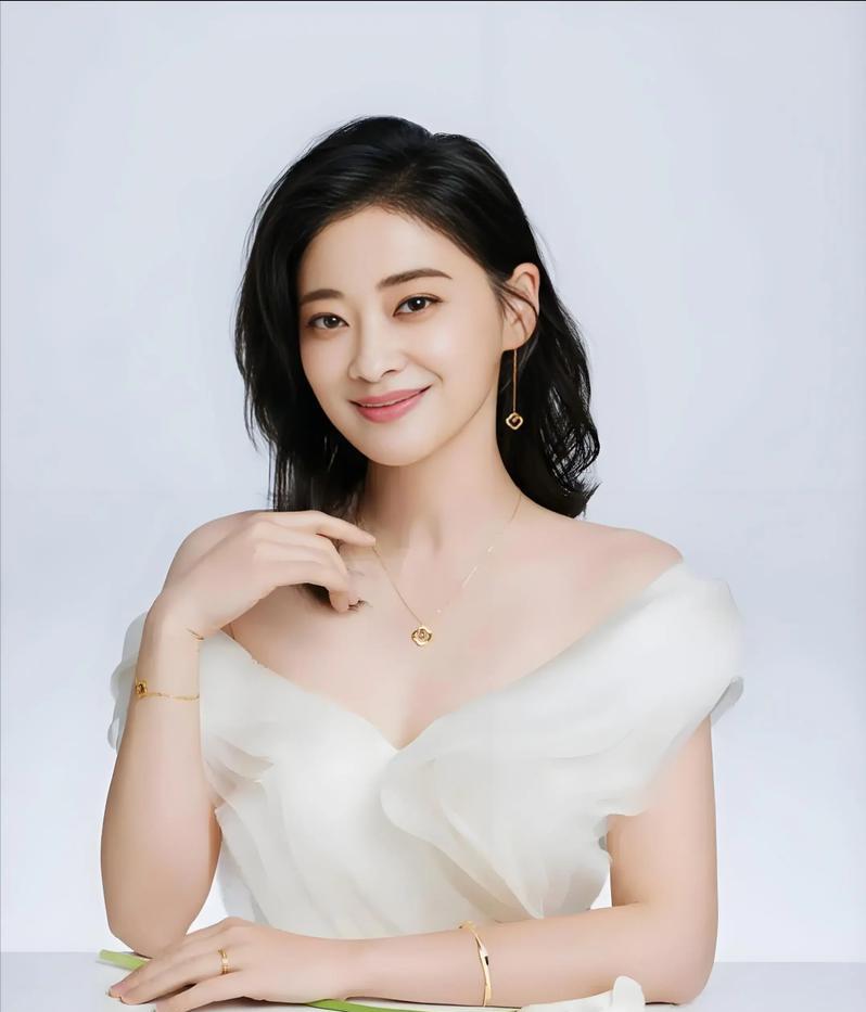 梅婷第一任丈夫是叶挺的孙子，这事圈里都没几个人知道。那年拍《血色童心》，零下二