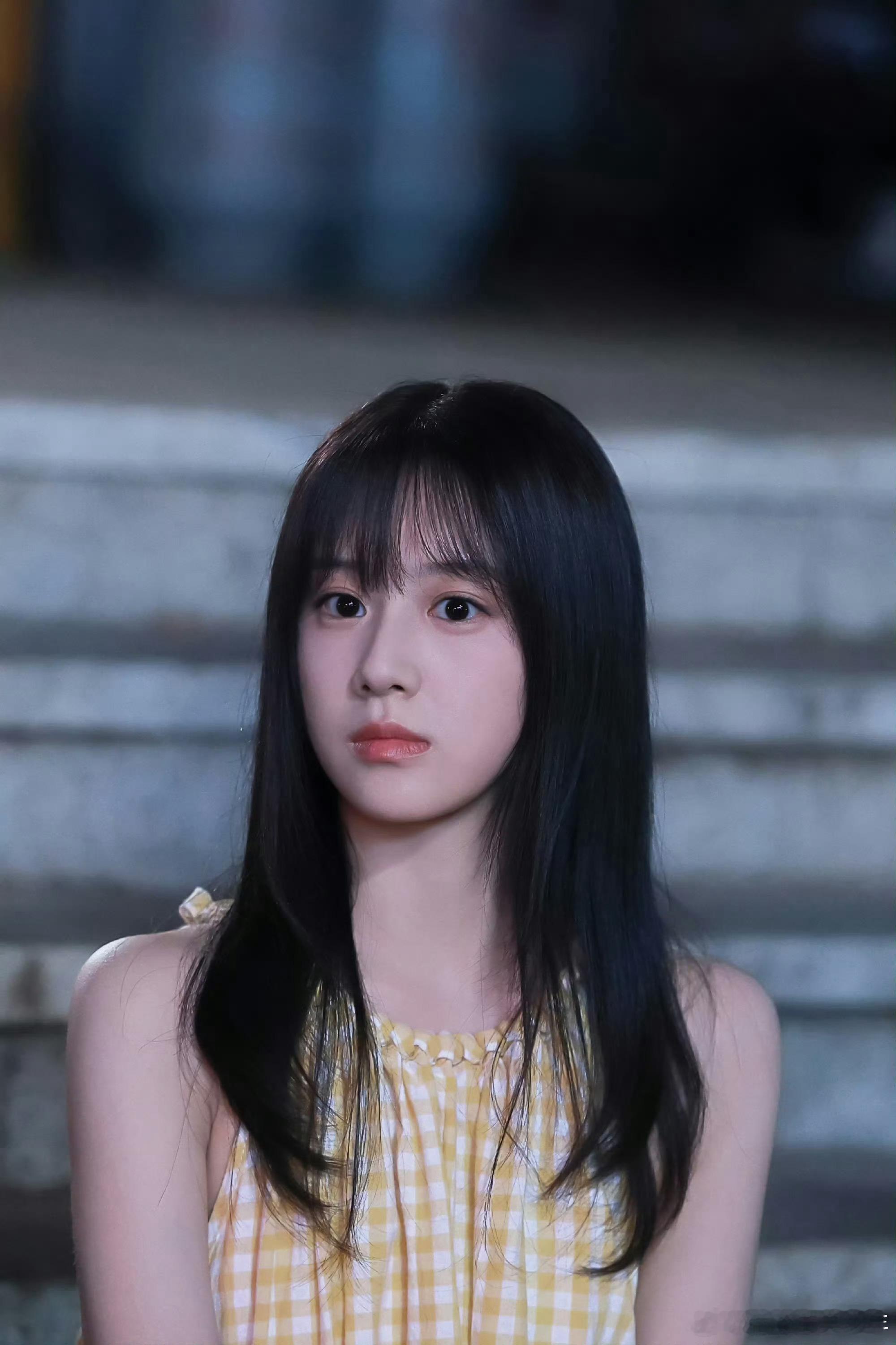 包上恩作为鹅力捧的00花，这几年有不少女主剧。她的脸其实挺适合演青春校园剧女主或