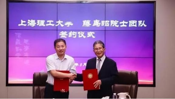 日本要气死了！日本顶尖科学家藤岛昭，竟带着他们的机密技术，连夜组团投奔中国，他还