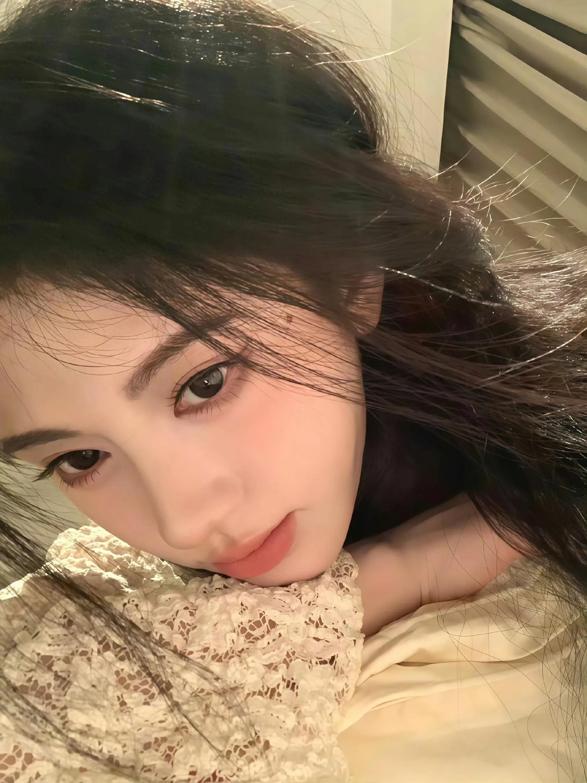笑一笑：晚上睡觉，丈夫转身搂住妻子说：